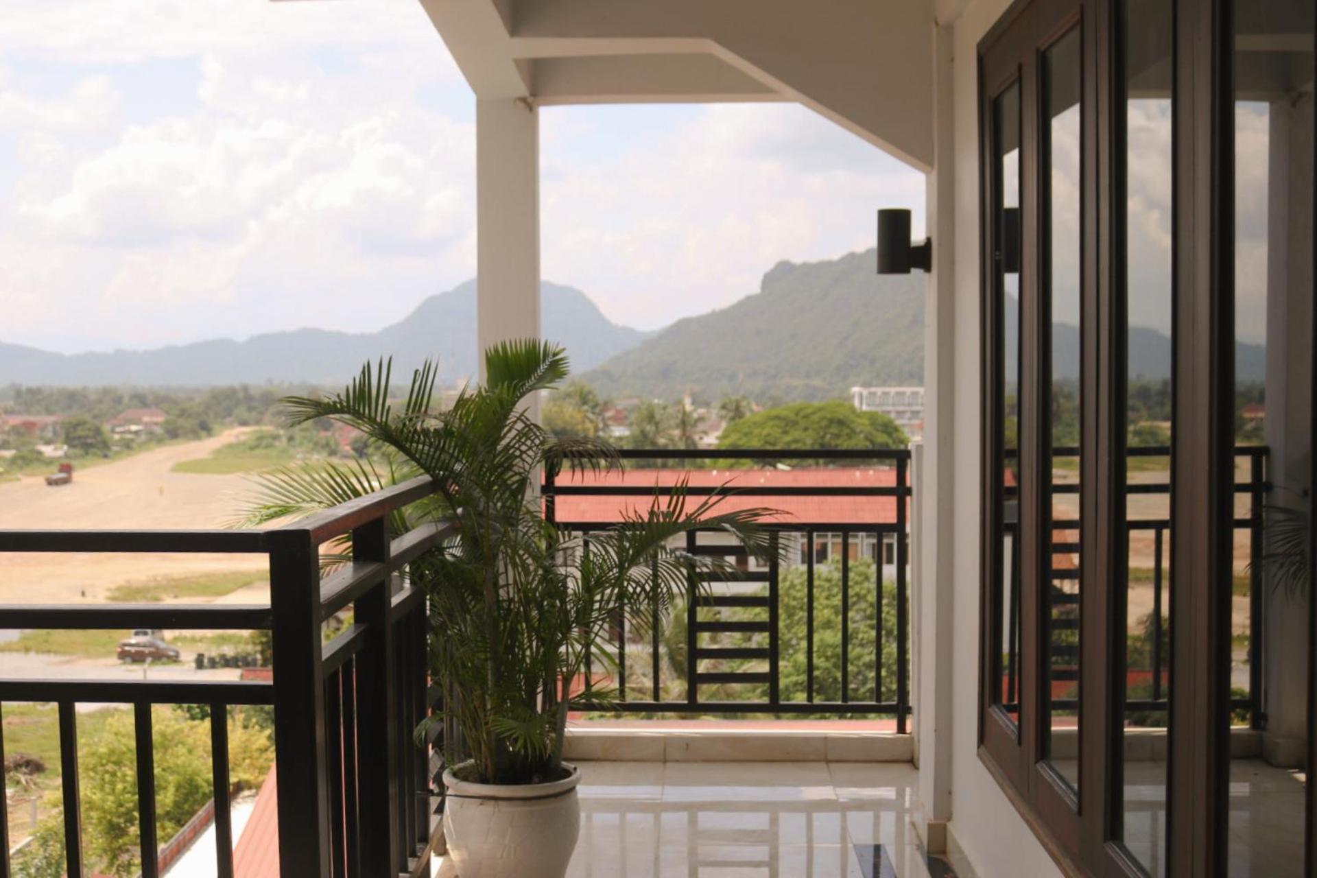 Vang Vieng Consiana Hotel מראה חיצוני תמונה
