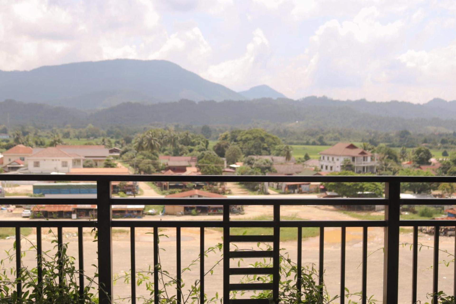Vang Vieng Consiana Hotel מראה חיצוני תמונה