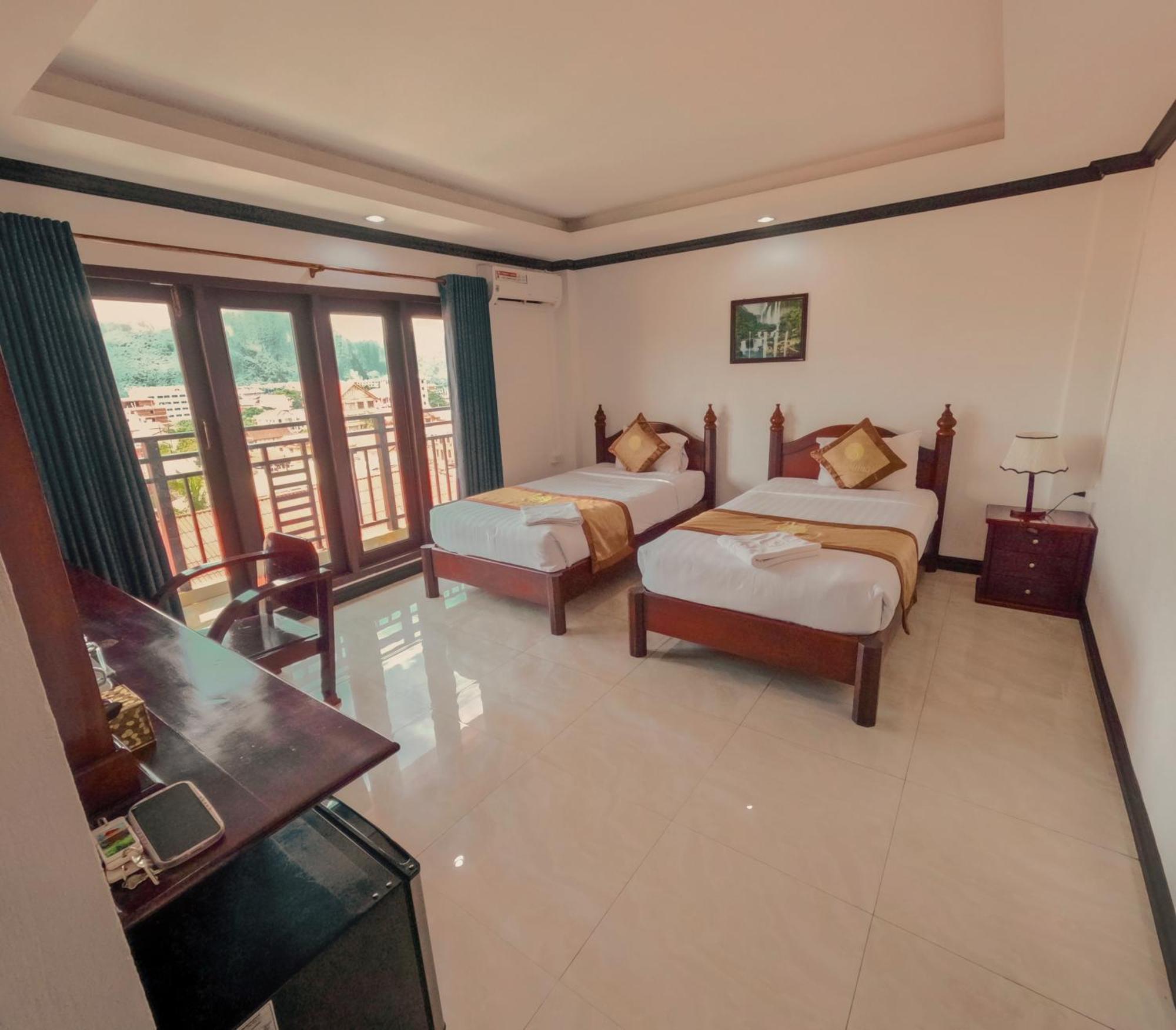 Vang Vieng Consiana Hotel מראה חיצוני תמונה