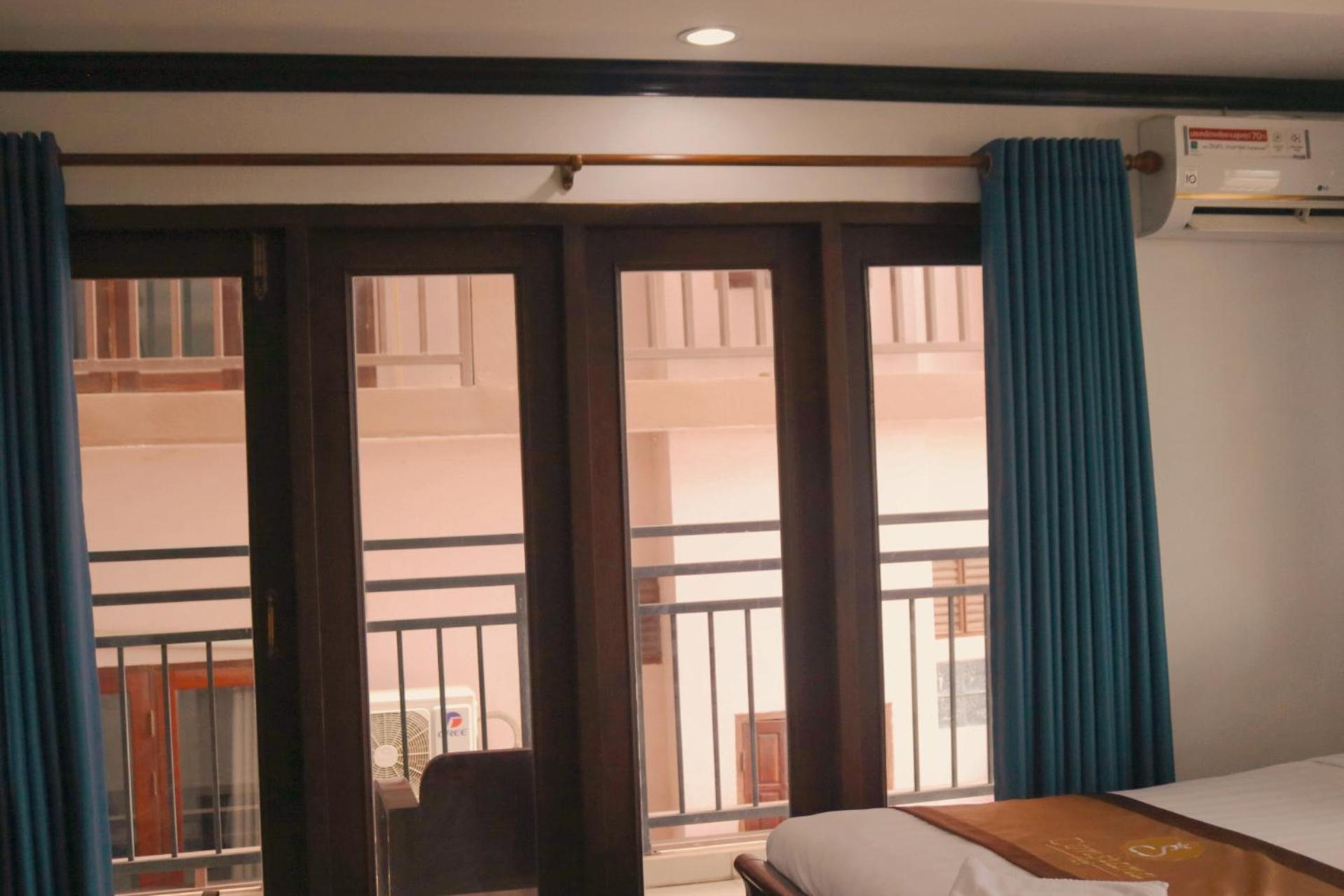 Vang Vieng Consiana Hotel מראה חיצוני תמונה