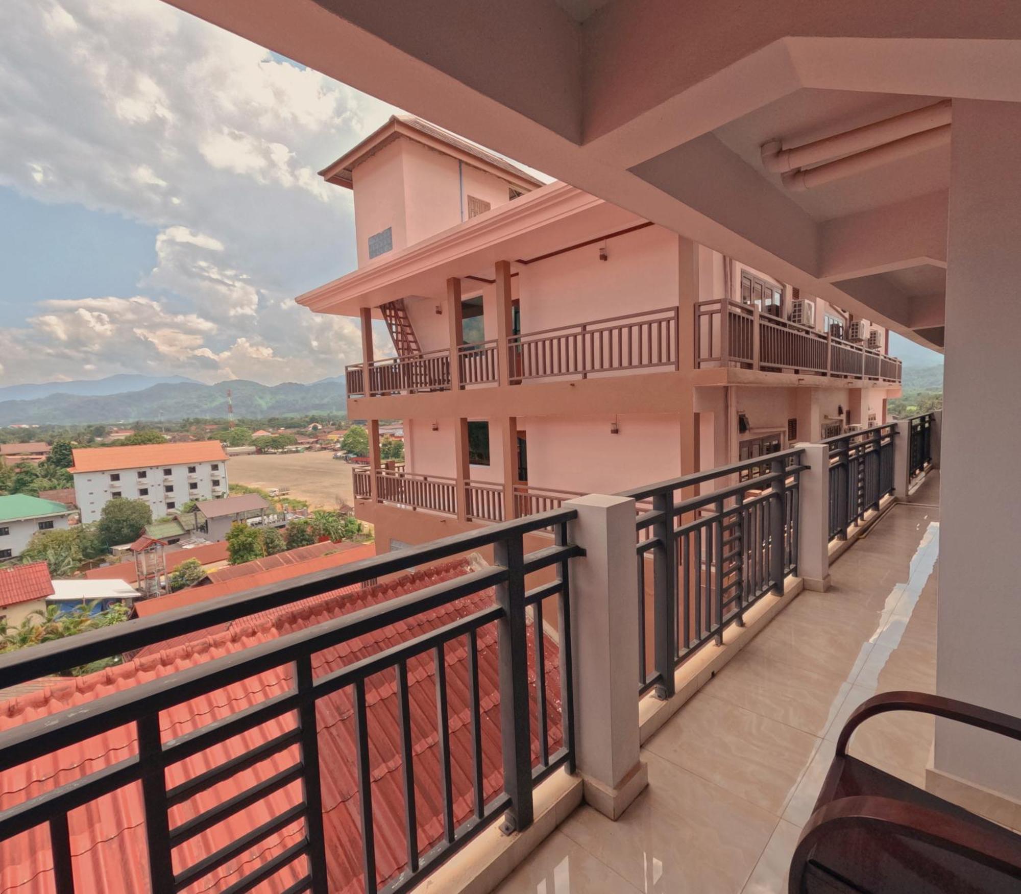 Vang Vieng Consiana Hotel מראה חיצוני תמונה