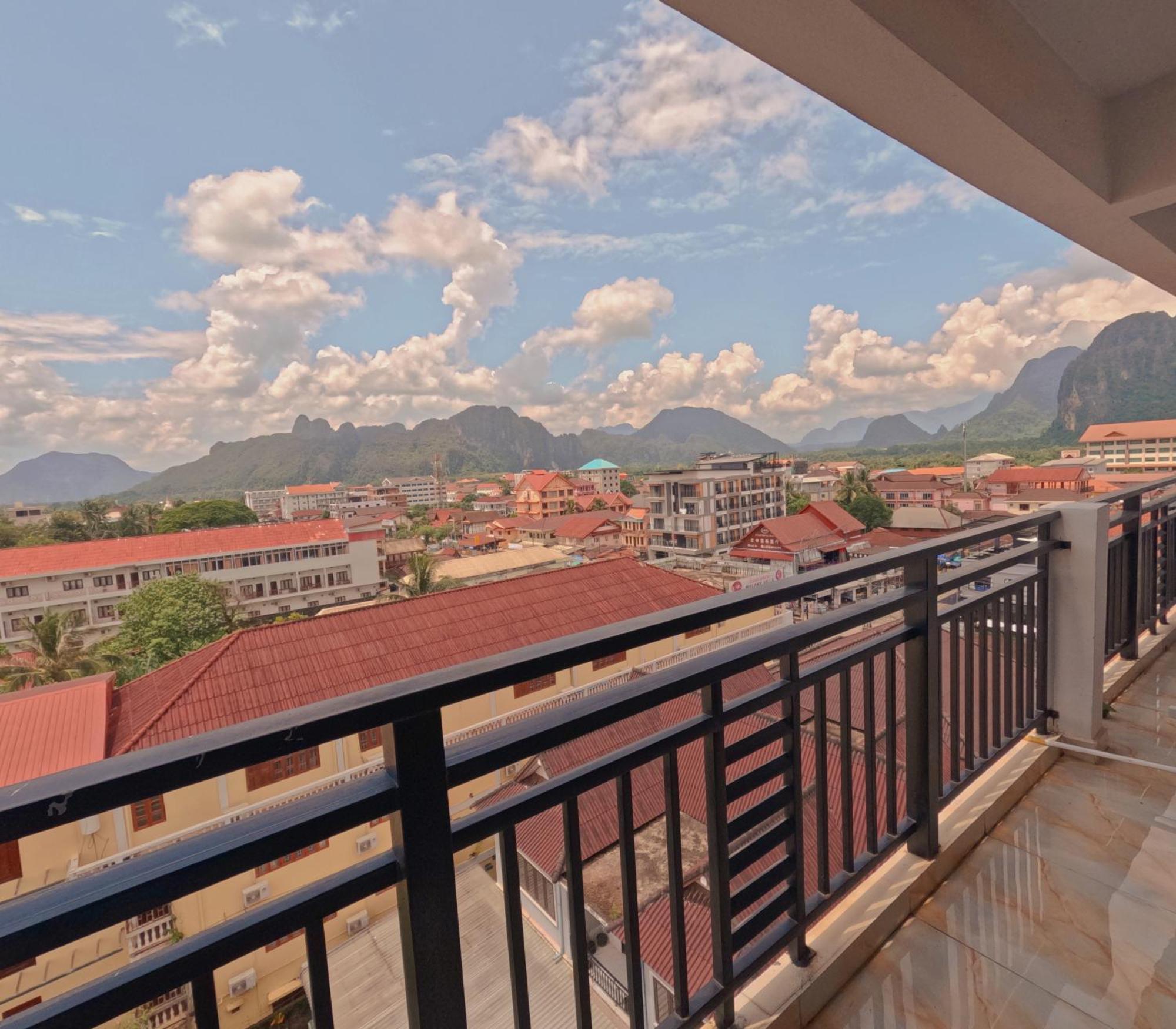 Vang Vieng Consiana Hotel מראה חיצוני תמונה